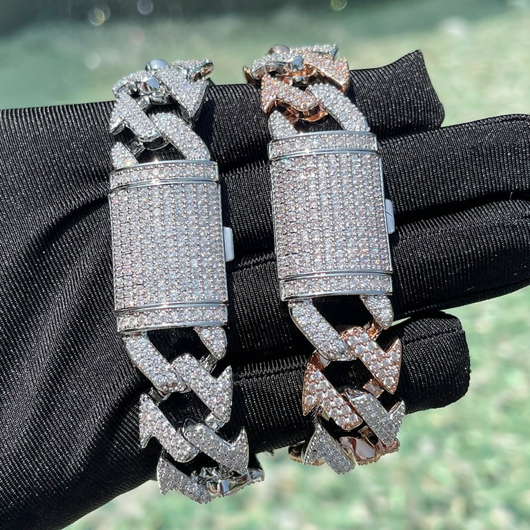 BRACELETES